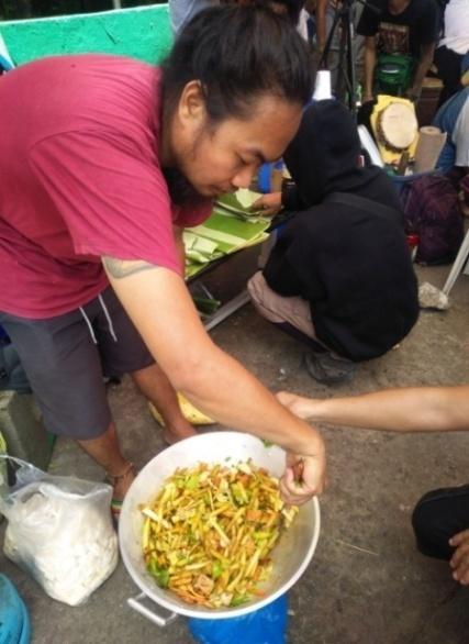 t-a-taks-a-barbin-ang-food-not-bombs-sa-kapuluan-t-4.jpg